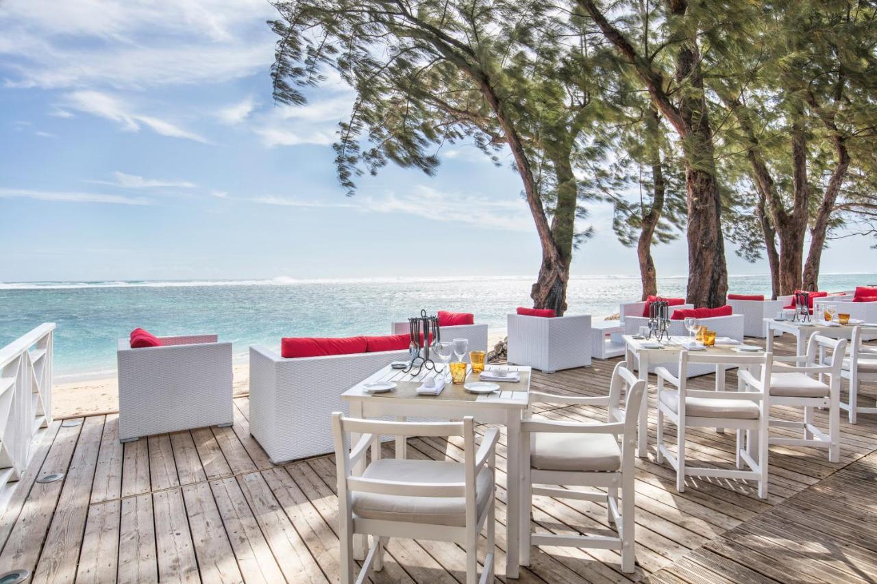 Lux* Saint Gilles Resort Luaran gambar Beachfront dining at the resort