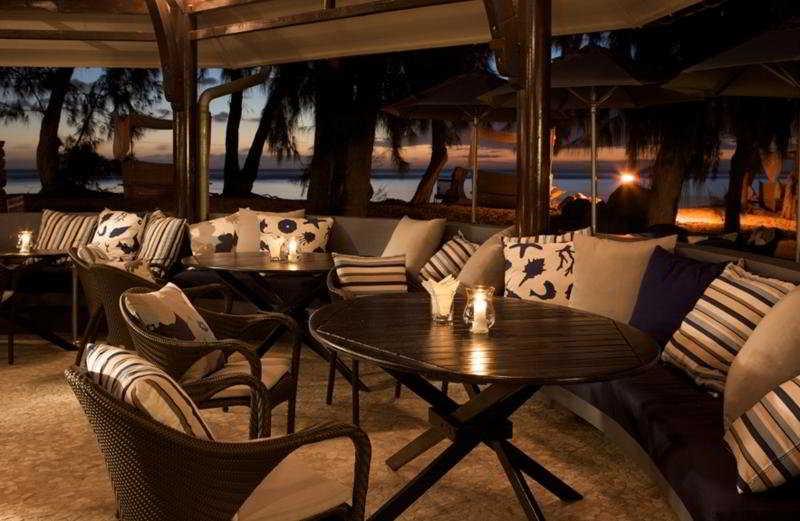 Lux* Saint Gilles Resort Luaran gambar Sunset at the Beach Bar