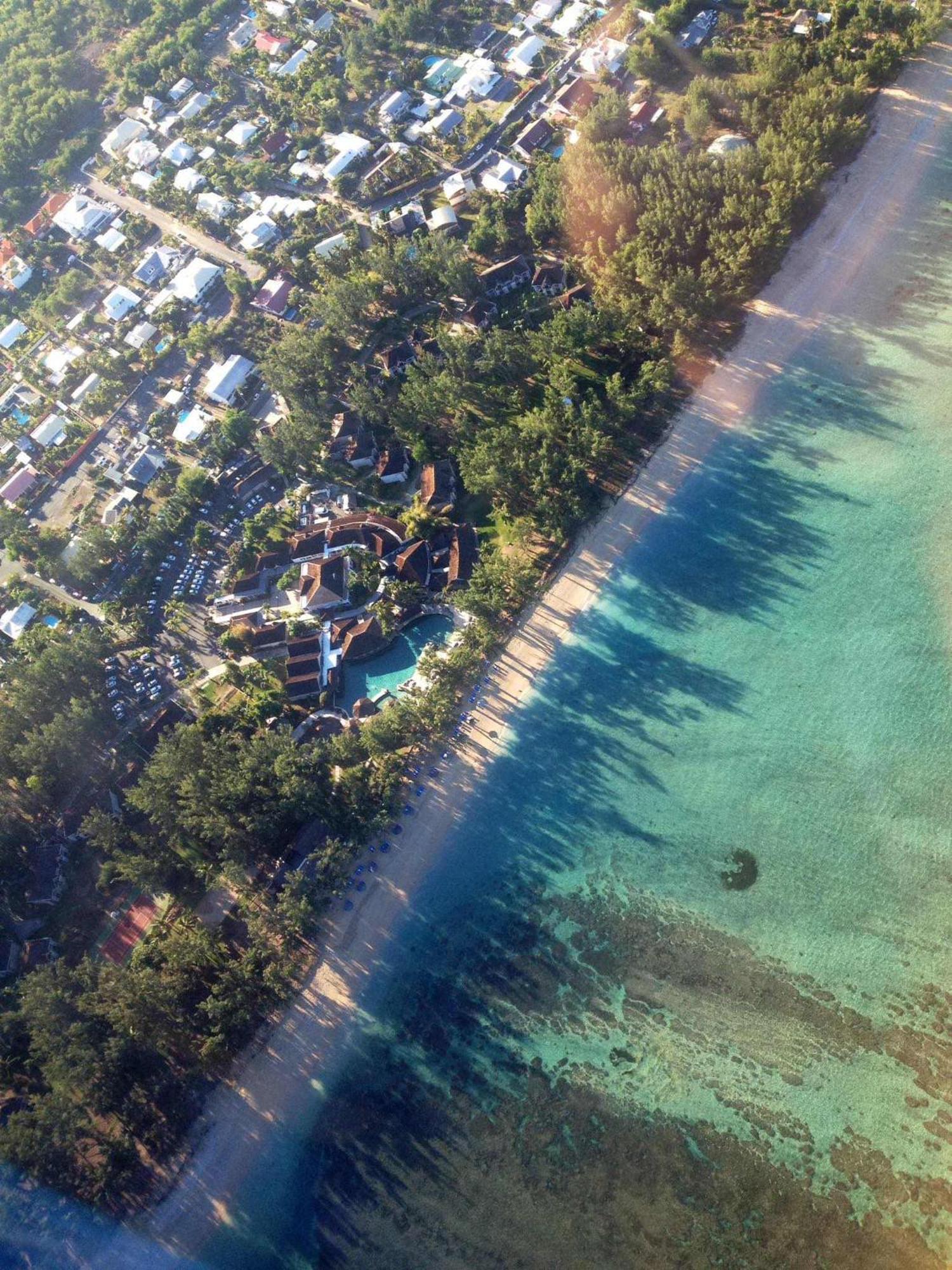 Lux* Saint Gilles Resort Luaran gambar Aerial view of the resort