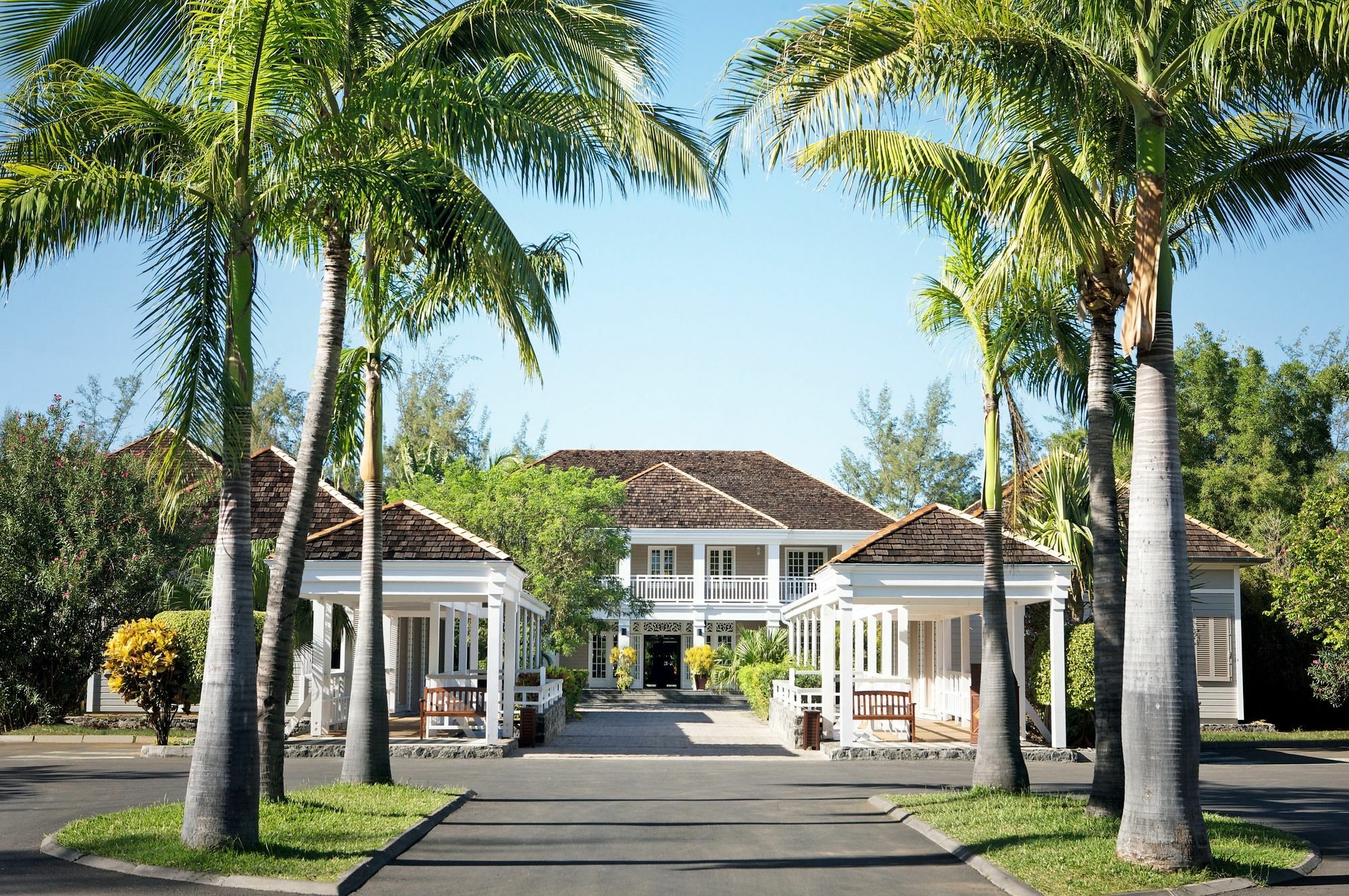 Lux* Saint Gilles Resort Luaran gambar The entrance to the hotel